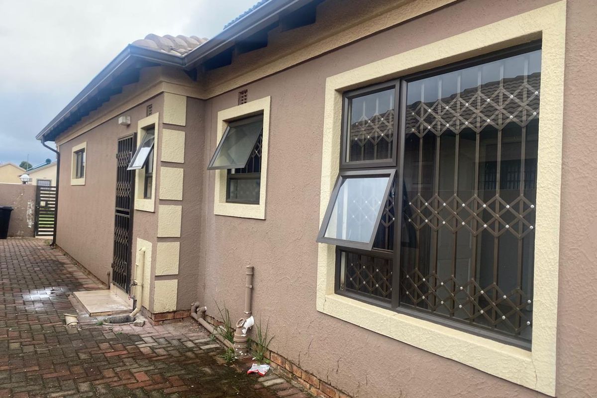 Three bedroom home for rent - Photo 3