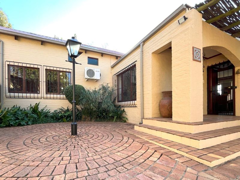 3 Bedroom house with flatlet in Garsfontein - Photo 2