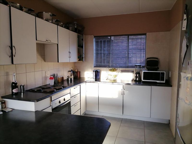 Discover Comfort & Connectivity in This Terenure Cluster Home - Photo 8