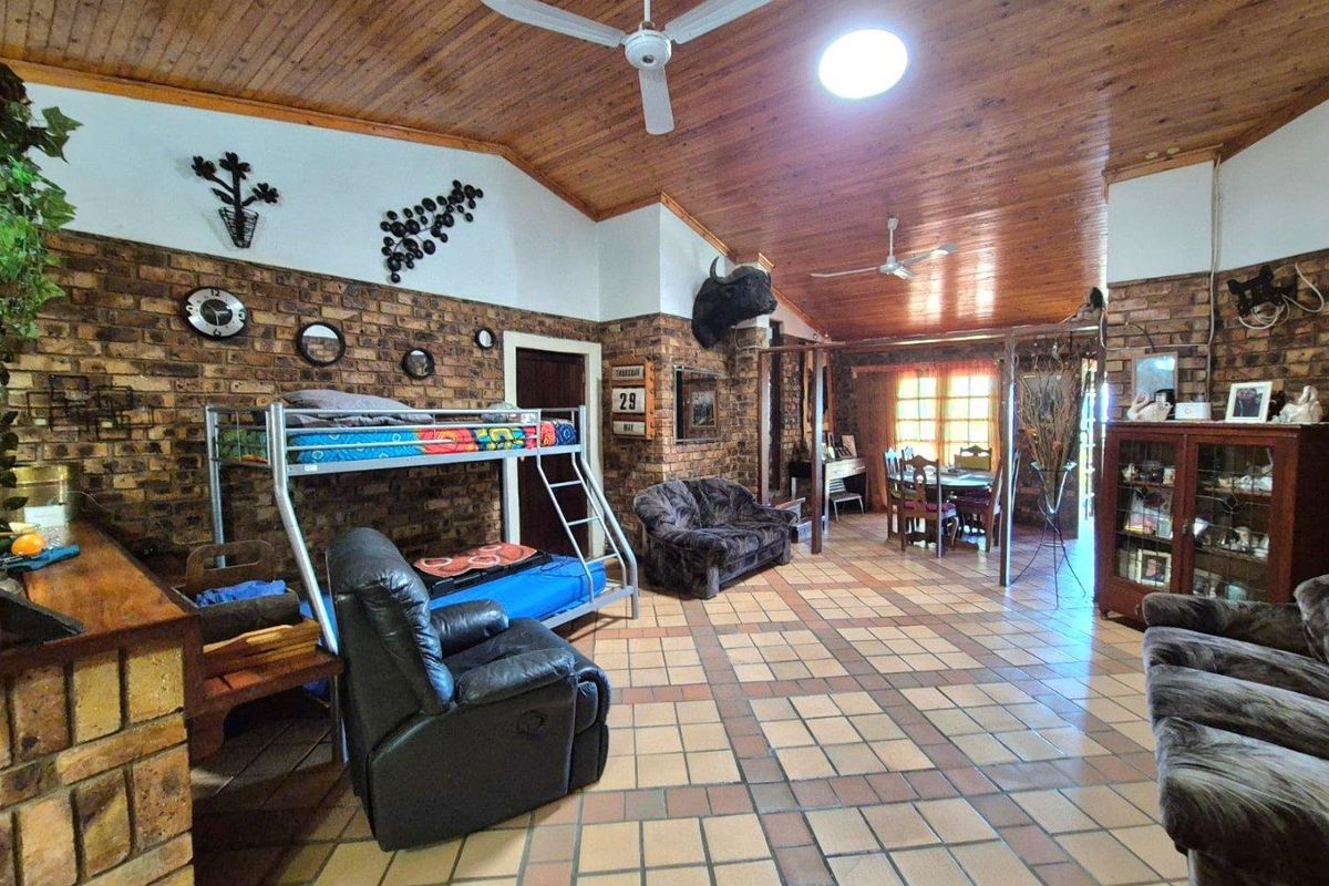 Bushveld Bliss - Spacious 3-Bed House with Modern Comfort - Photo 4