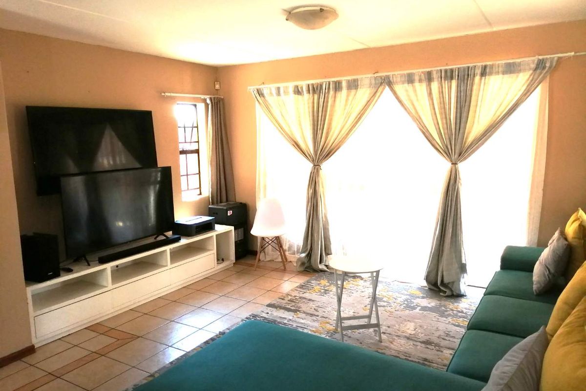 Two Bedroom Apartment For Sale - Photo 3