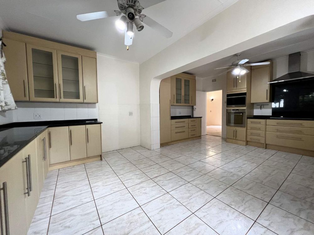 Ample wrap finish cupboards