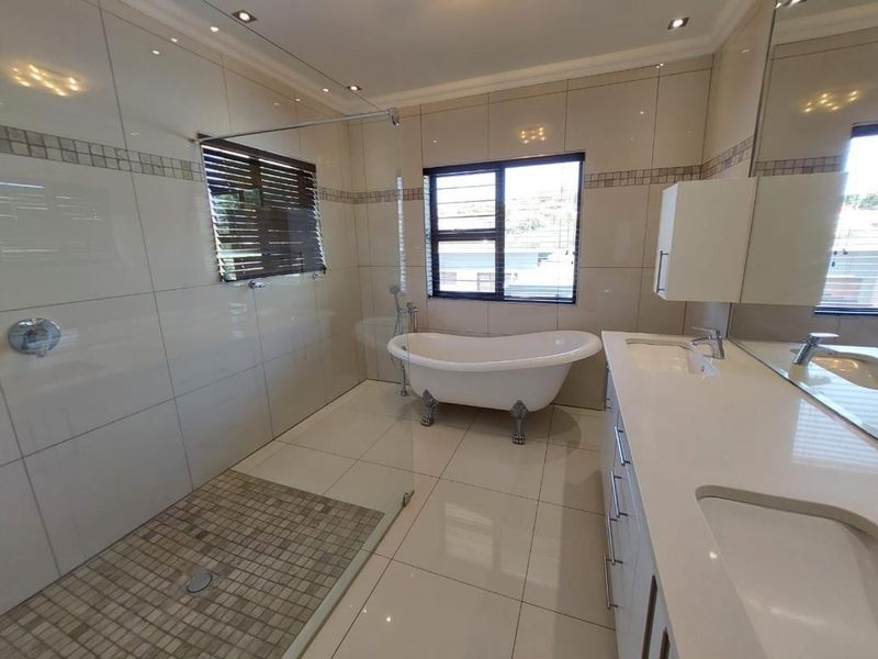 5 Bedroom House TO LET in Suiderhof - Photo 7