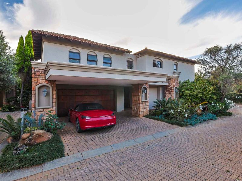 Spacious 4-Bedroom Family Home with Pool – Available Immediately - Photo 2
