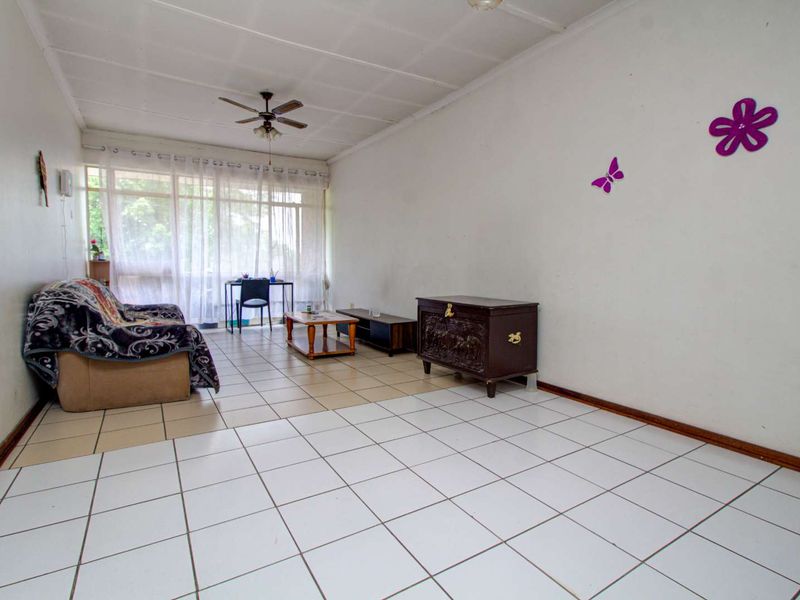 Generous Space ,Your New Home Awaits - Photo 2