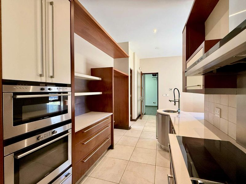 Luxury Awaits: Unfurnished 5 Bedroom Gem in Waterstone Estate! - Photo 5