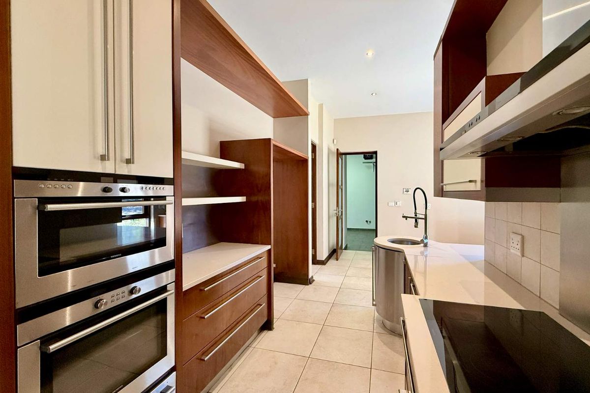 Luxury Awaits: Unfurnished 5 Bedroom Gem in Waterstone Estate! - Photo 5