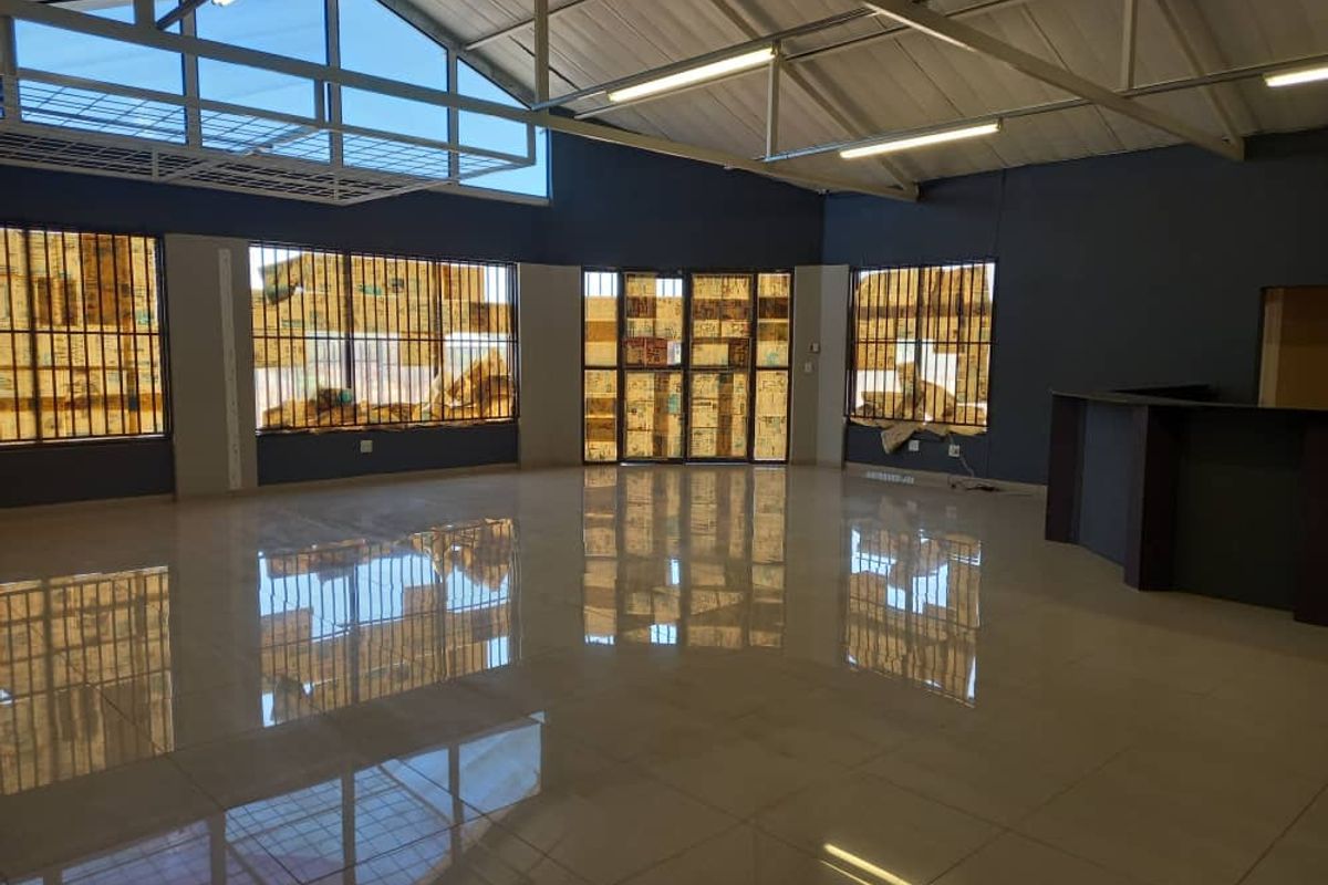 Commercial Property with Units for Shops, Offices & Workshops - Photo 2