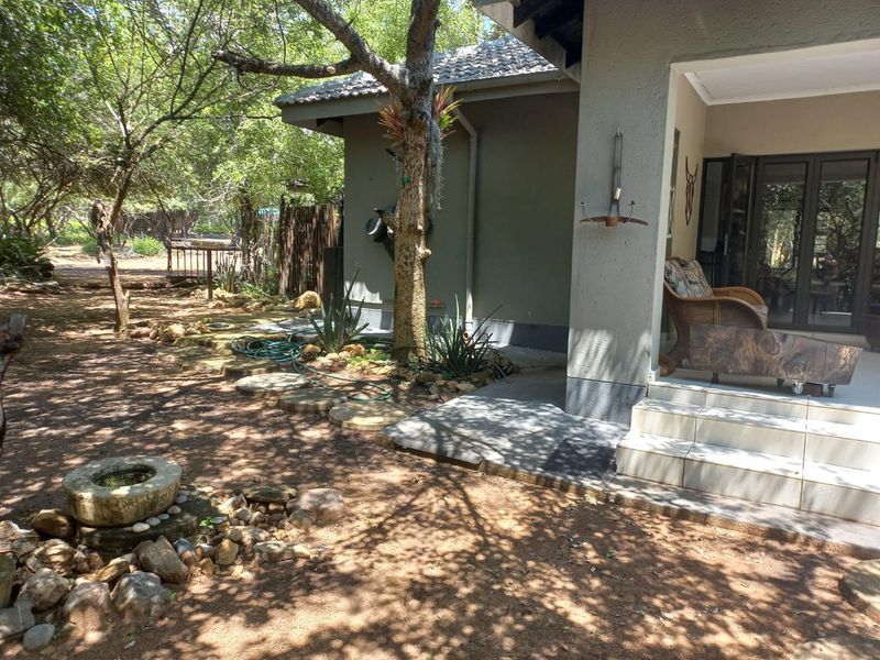 House walking distance from the river in Marloth park - Photo 4
