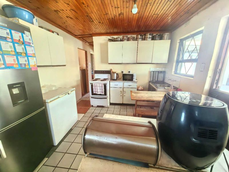 3 Bedroom Home, Avon, Elsies River - Photo 6