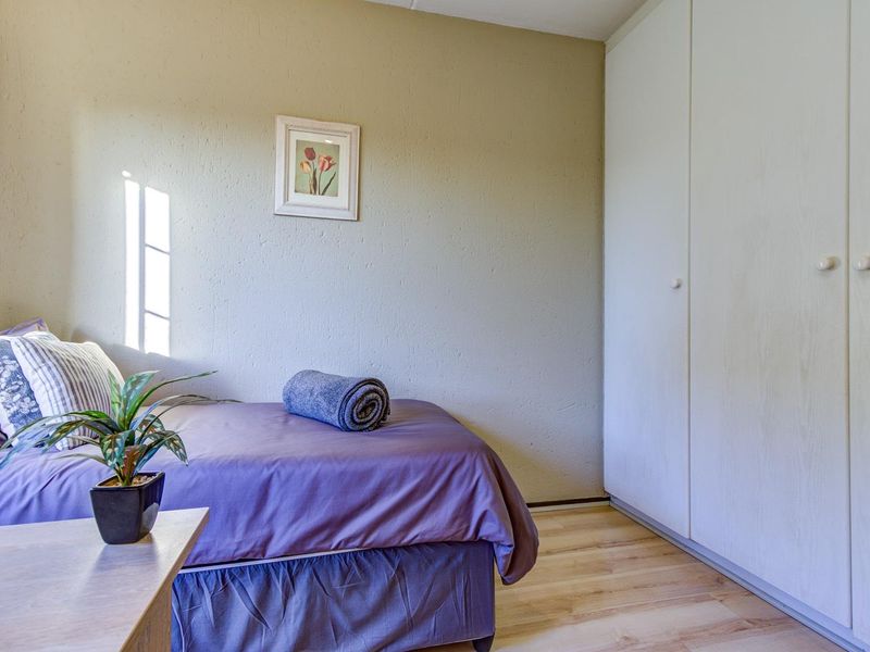 PICTURE PERFECT GROUND FLOOR TOWNHOUSE with 2 STOREROOMS - Photo 7