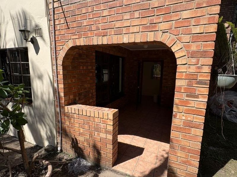 Three-Bedroom Rental Home in Bellair, Durban - Photo 2