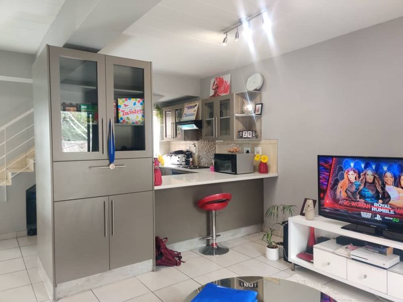 For Sale: Your Dream Home, Move-in Ready Townhouse - Photo 3