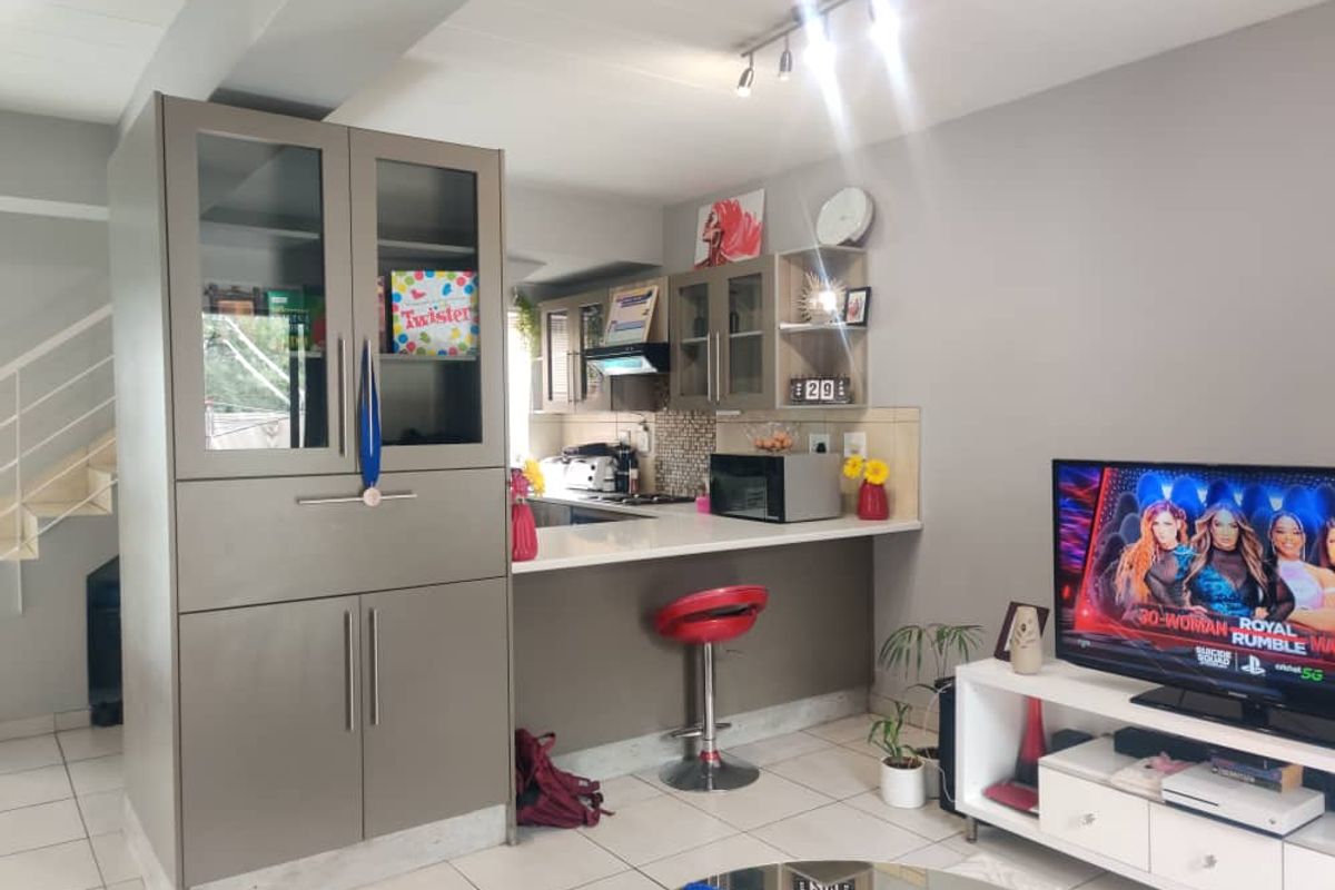 For Sale: Your Dream Home, Move-in Ready Townhouse - Photo 3