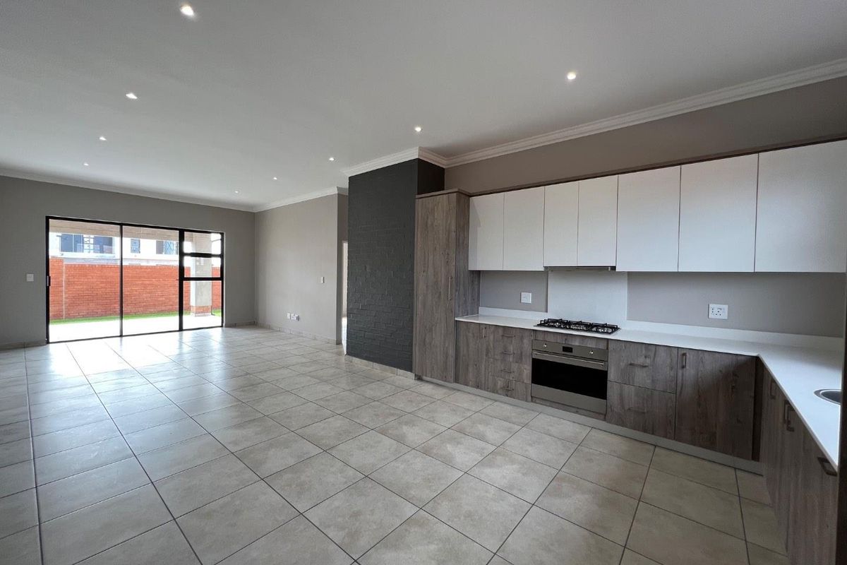 Exceptional Opportunity: Modern 3 Bedroom Simplex in Six Fountains Residential Estate - Photo 4