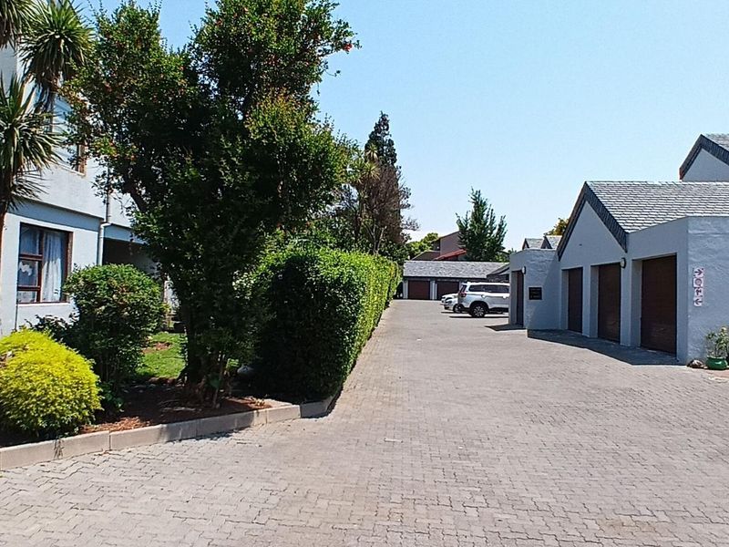 Lock-Up-and-Go Living: Ideal for Investors & First-Time Buyers! - Photo 3