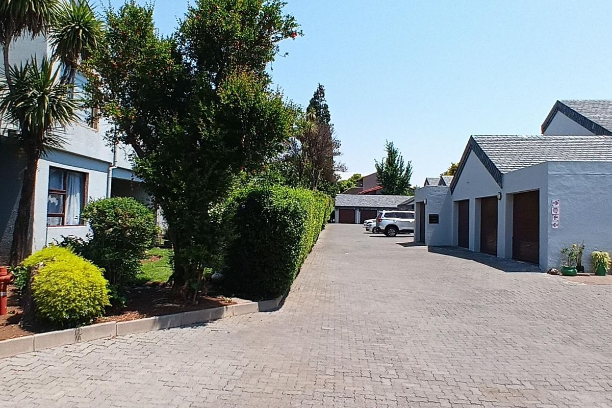 Lock-Up-and-Go Living: Ideal for Investors & First-Time Buyers! - Photo 3