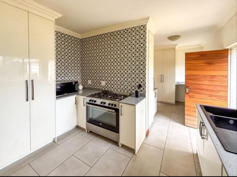 4 Bedroom House for Sale - Photo 5