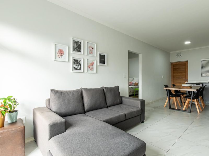 Modern 2 bedroom Apartment. - Photo 3