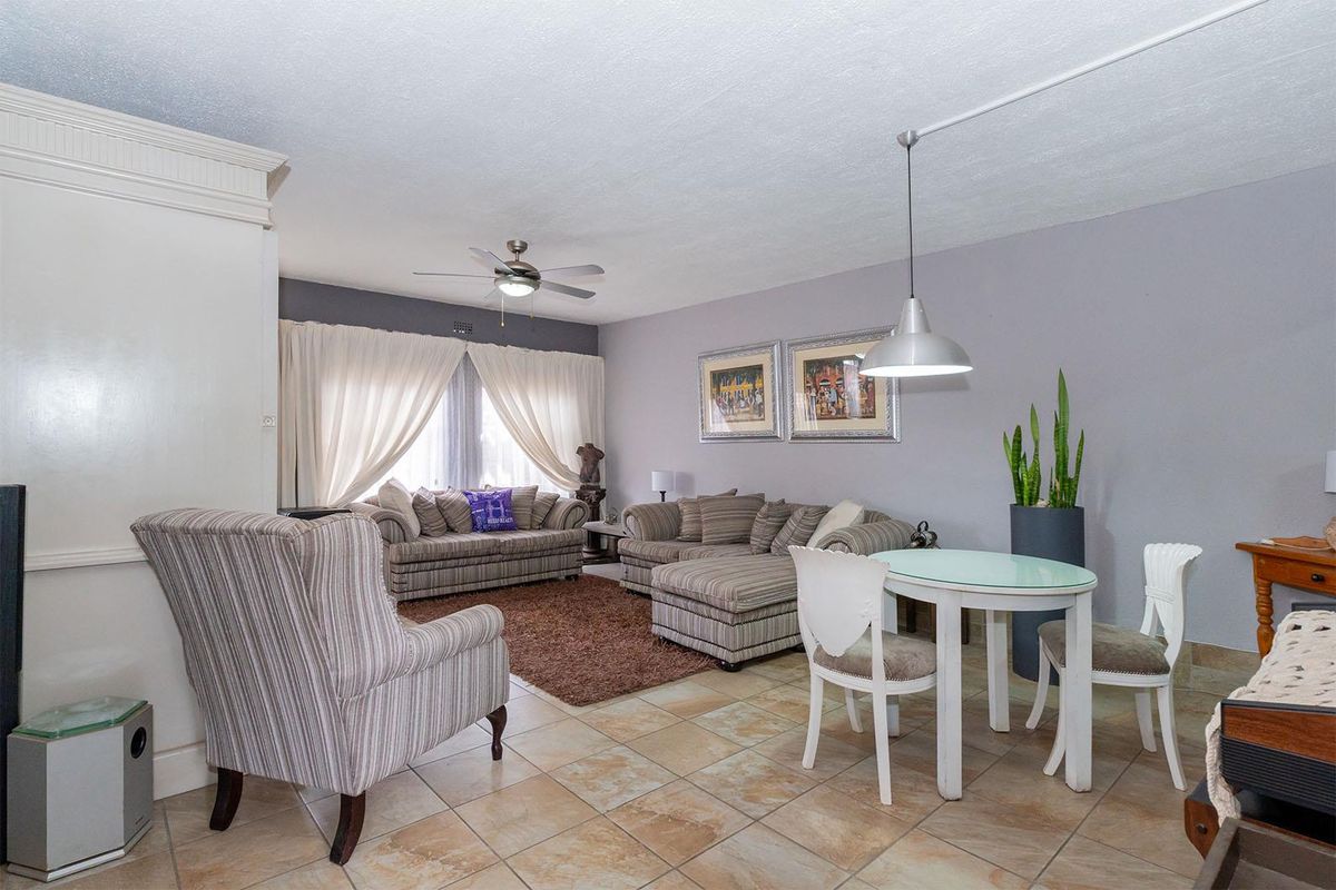 Perfect Lock-Up-and-Go 2-Bedroom Duplex in Norkem Park - Photo 2