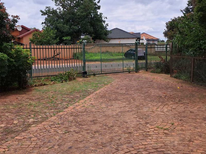 ### EXCEPTIONAL PROPERTY - Photo 6