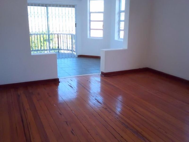 **Spacious Apartment with Stunning Views - R950,000** - Photo 5