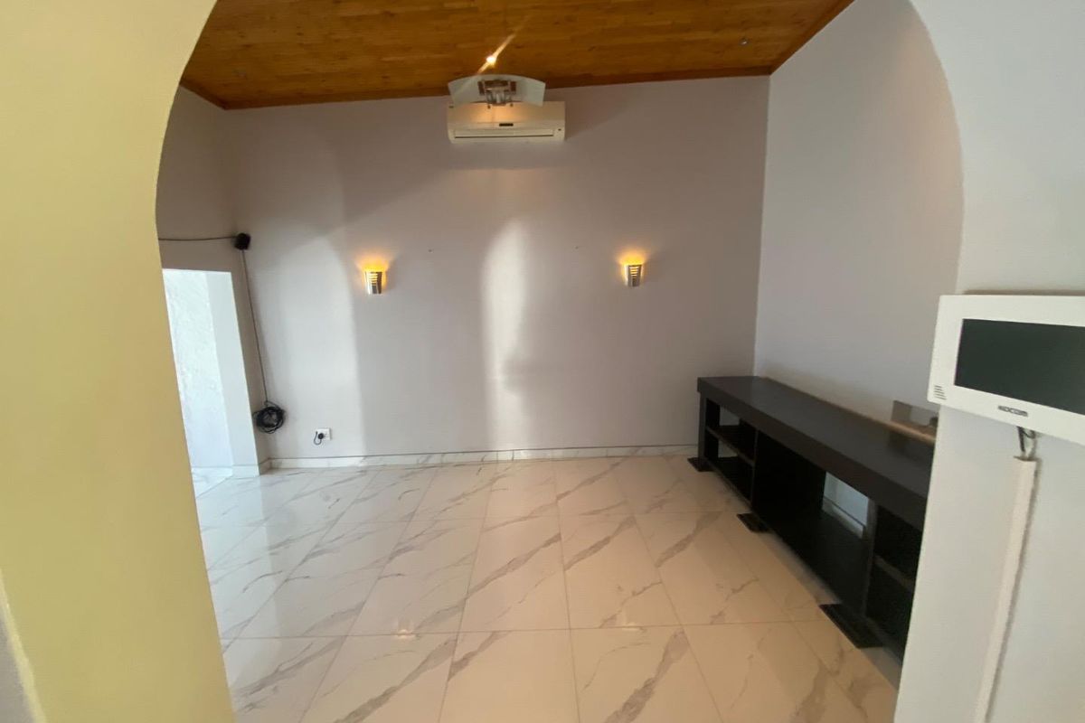 FREESTANDING HOUSE TO LET OLYMPIA - Photo 4