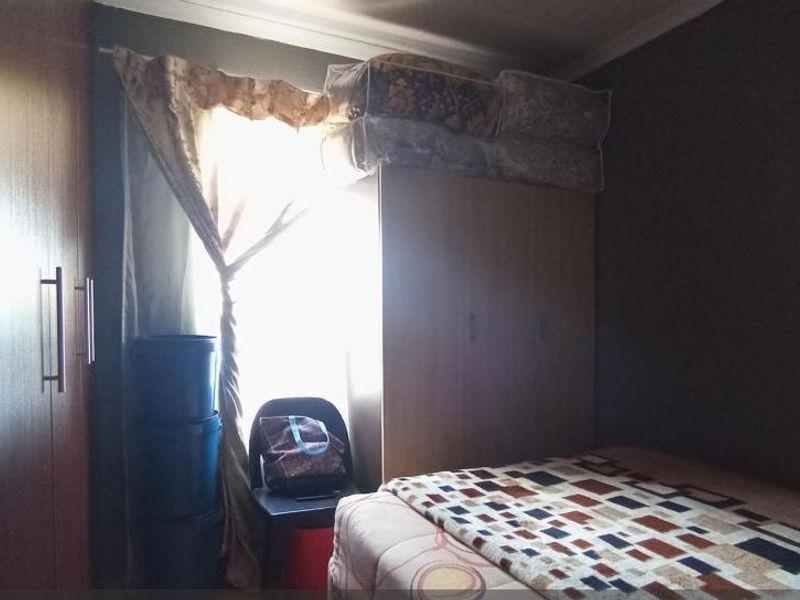 Quaint 3 Bedroom House In Clayville Ext 34 - Photo 6