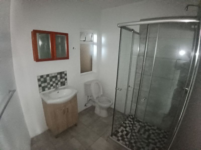 BACHELOR APARTMENT - Photo 6