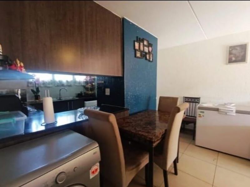 2 Bedroom Townhouse for Sale in Mondeor Johannesburg South - Photo 5