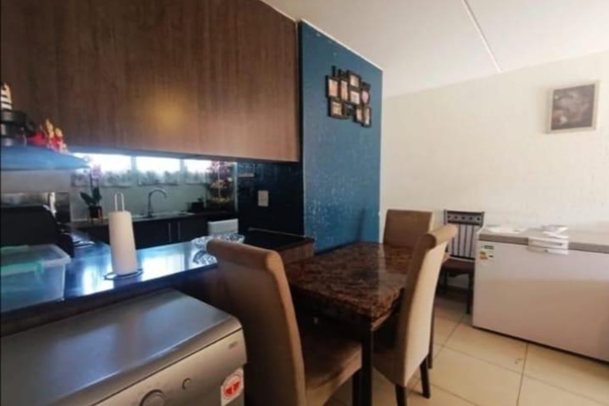 2 Bedroom Townhouse for Sale in Mondeor Johannesburg South - Photo 5