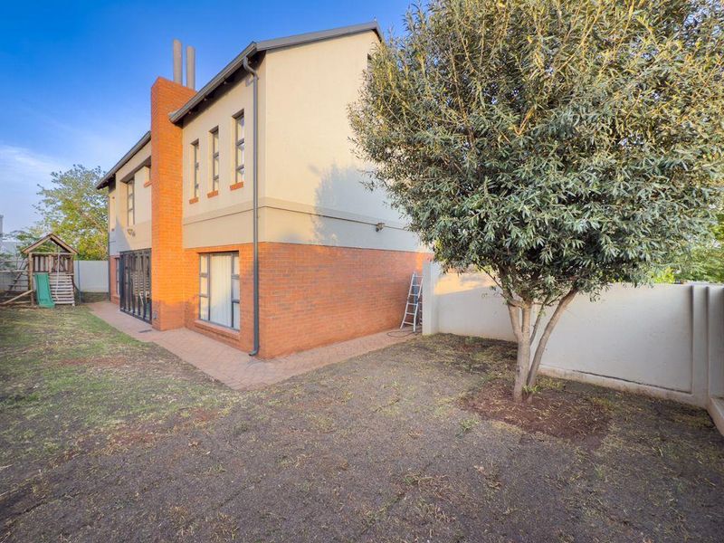 Modern corner stand luxury! - Photo 6