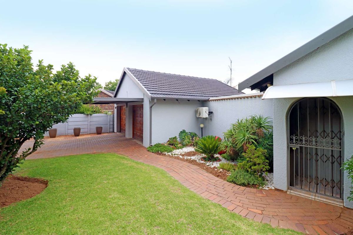 Large Family home for the Entertainer - Photo 2