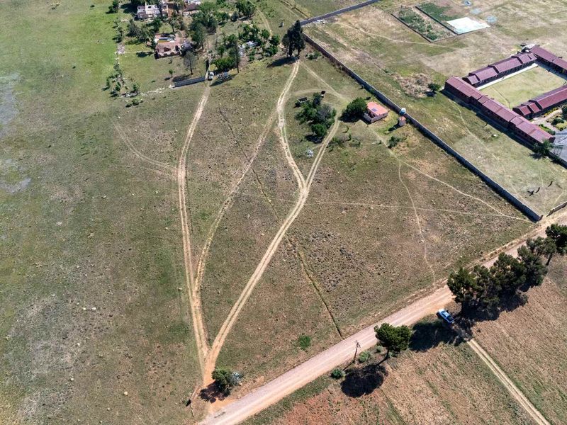 Spacious Stand with Endless Potential - Photo 10