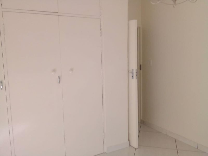 Light, bright family home on corner stand - Photo 3
