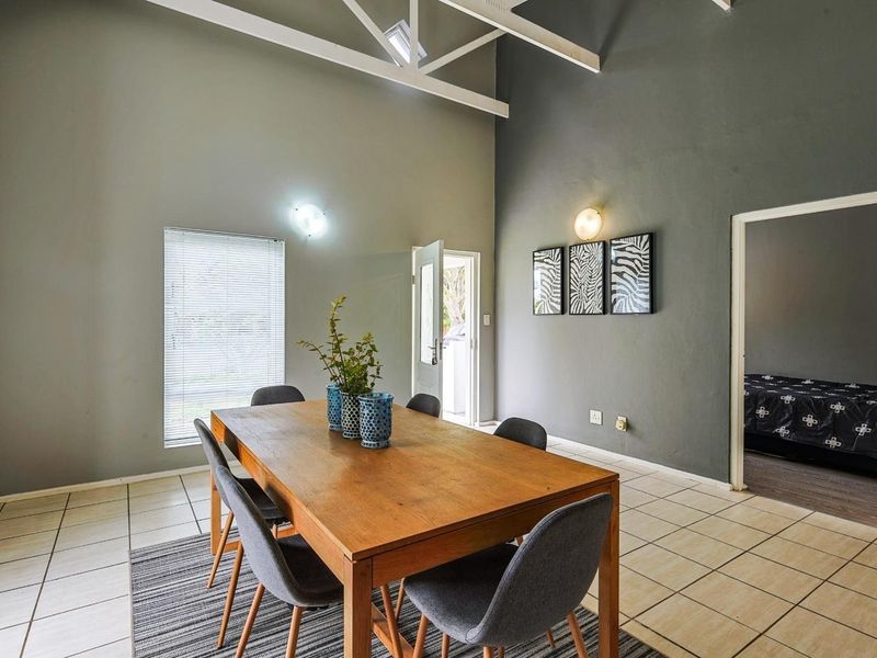 Elegant Furnished Family Home to Rent in Silver Lakes Golf Estate - Photo 8