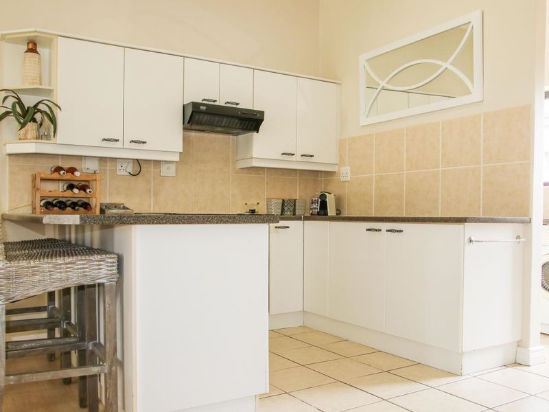 Single level with large garden - Photo 9