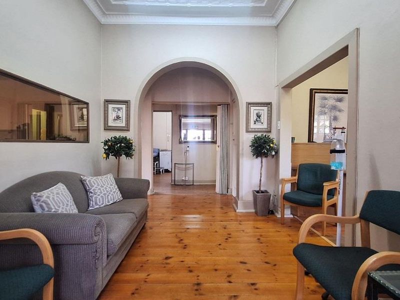 Excellent Multi-let Opportunity, with potential for medical practice - Photo 3