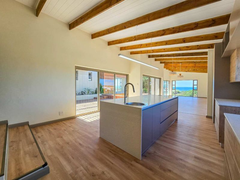 An architectural masterpiece - Skulpiesbaai Estate. - Photo 8