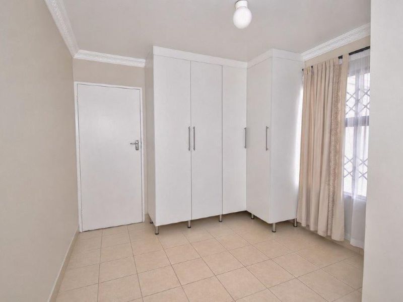 3 Bedroom, 2 Bathroom Home in Dawn Park - Photo 8