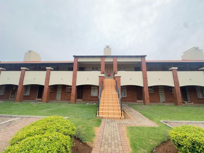 Property #2496867, Townhouse For Sale in Mooikloof Ridge