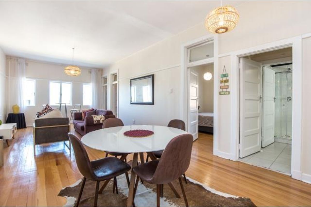 Modern, bright and airy - Photo 3