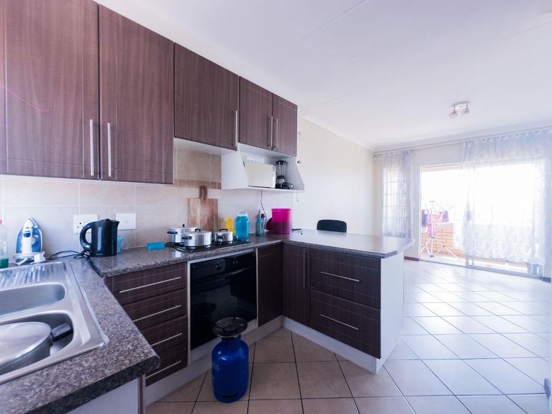 2 Bedroom Townhouse With A Balcony - Photo 2