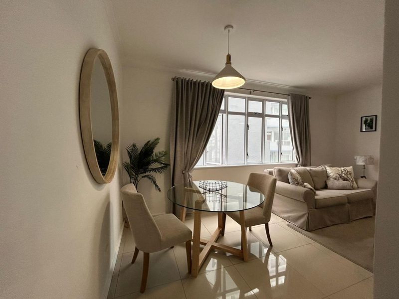 Modern 1-Bedroom Apartment To Rent – Three Anchor Bay - Photo 2