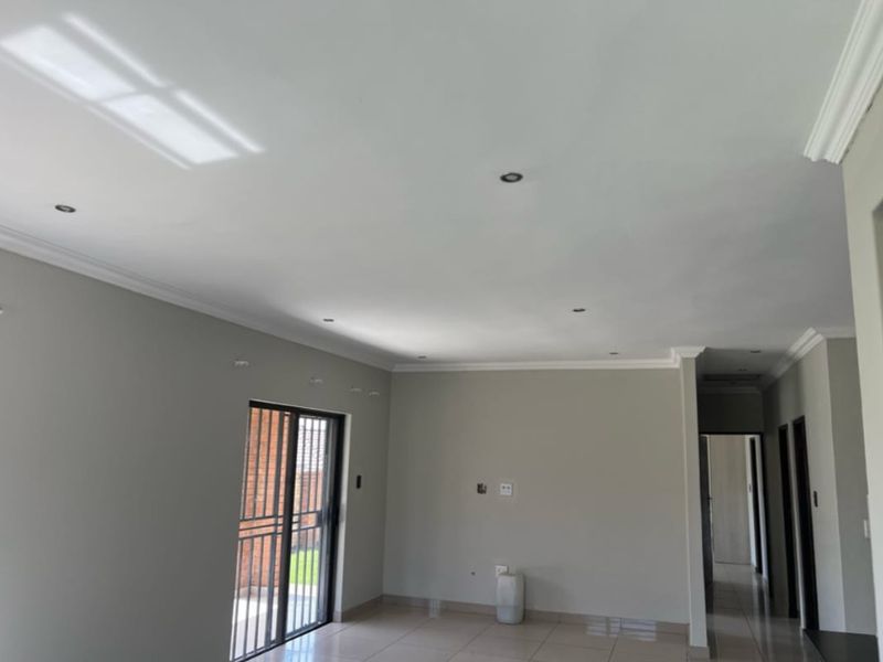 3 Bedroom House For Sale - Photo 10
