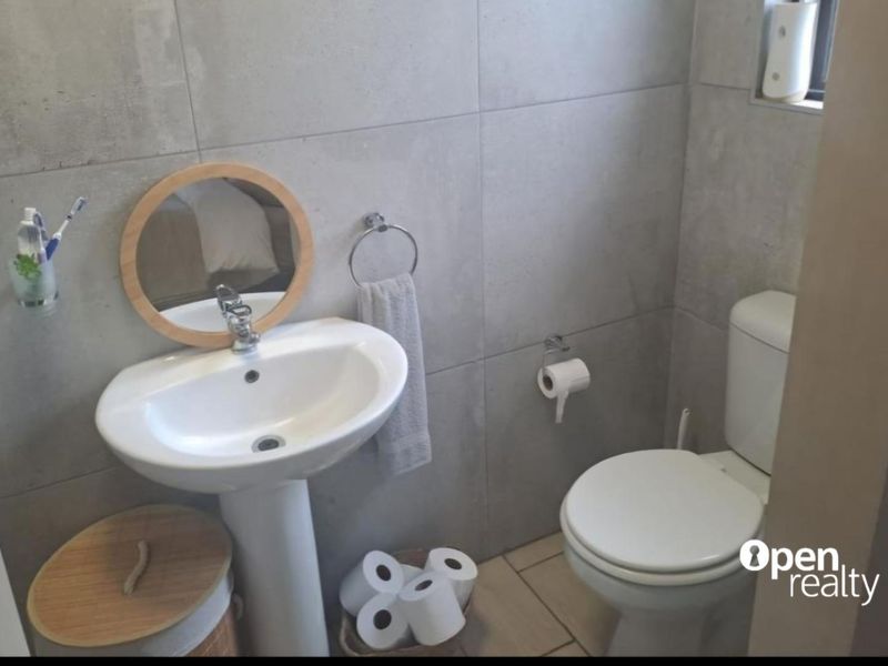 SERENE OASIS IN WINDSOR PARK - Photo 9