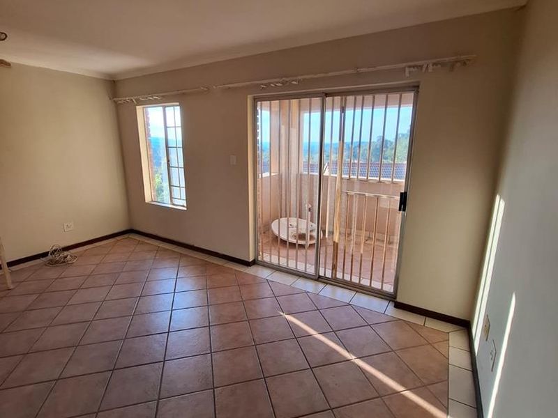 Spacious, secured unit in Mooikloof Ridge Estate - Photo 3