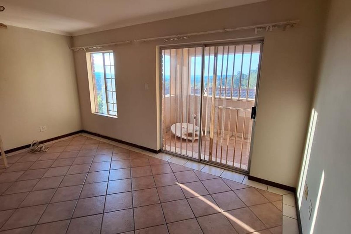 Spacious, secured unit in Mooikloof Ridge Estate - Photo 3