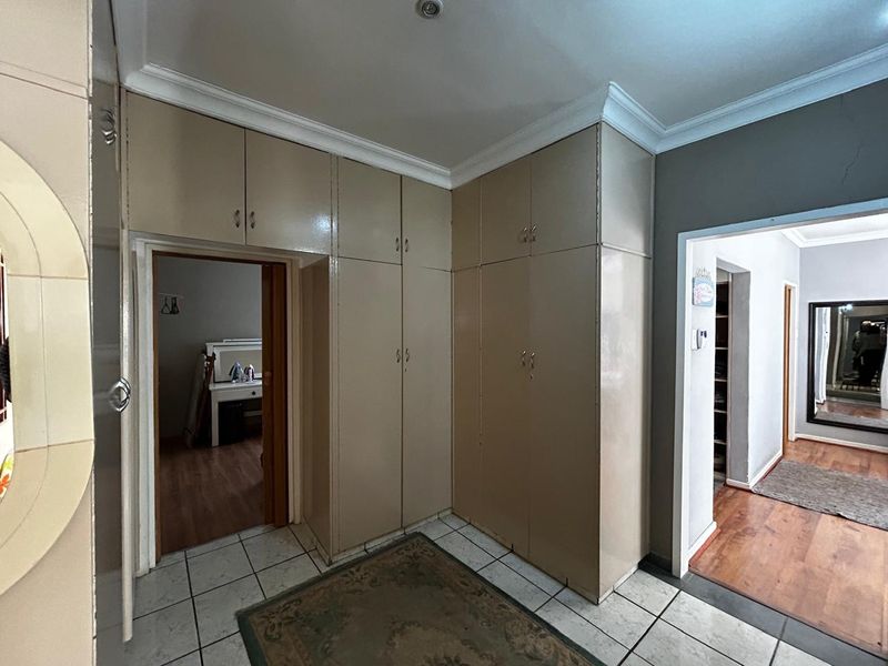 Spacious 5-Bed Home with Pool, Braai, and Top Security Features - Photo 8