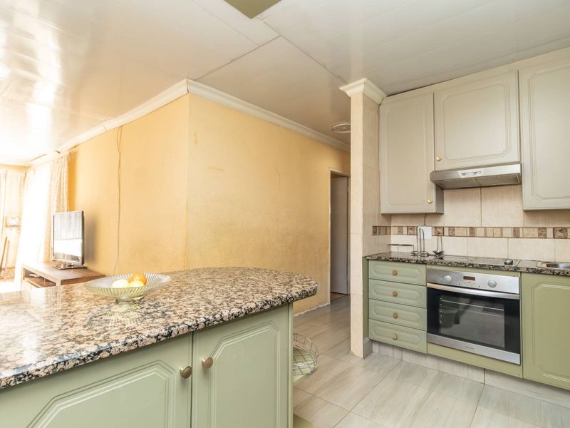 4 Bedroom House for Sale in Cosmo City - Photo 4